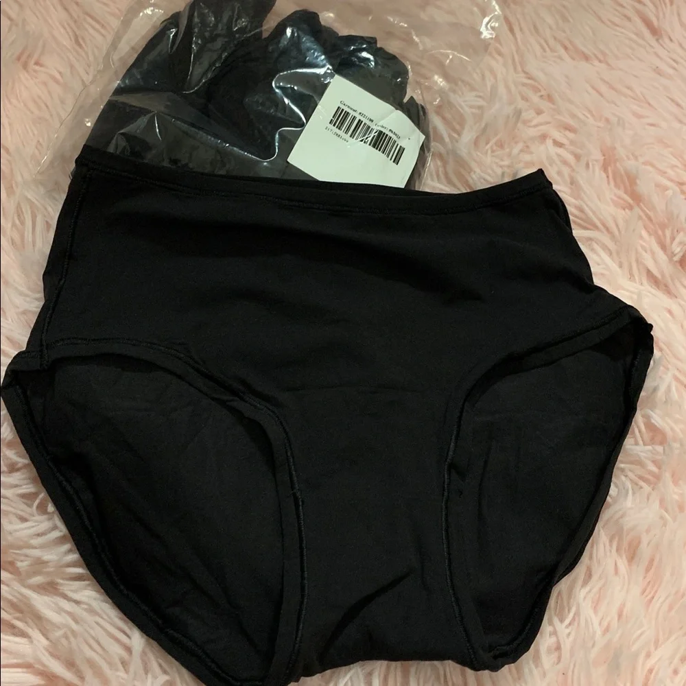 NWOT Quince Women's Second Skin Classic Black Hipster Briefs, set of 6 - Picture 3 of 3
